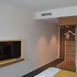 Kyriad Prestige - Palais Des Sports Hotel Pau