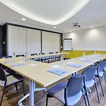 Hotel Kyriad Prestige - Palais Des Sports 4*
