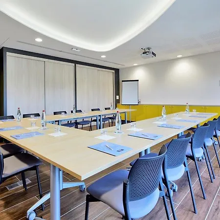 Hotel Kyriad Prestige – Palais Des Sports 4*