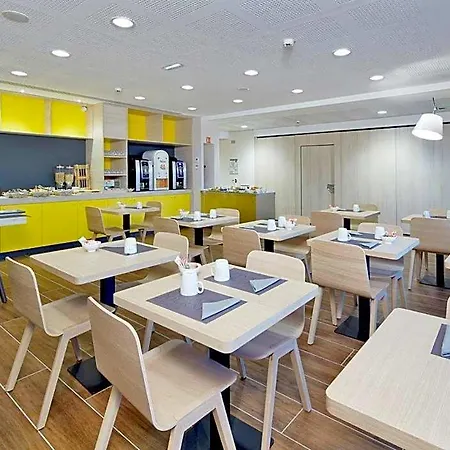 Kyriad Prestige - Palais Des Sports 4* بو