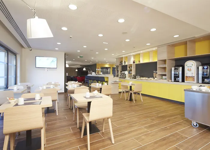 Kyriad Prestige - Palais Des Sports 4*